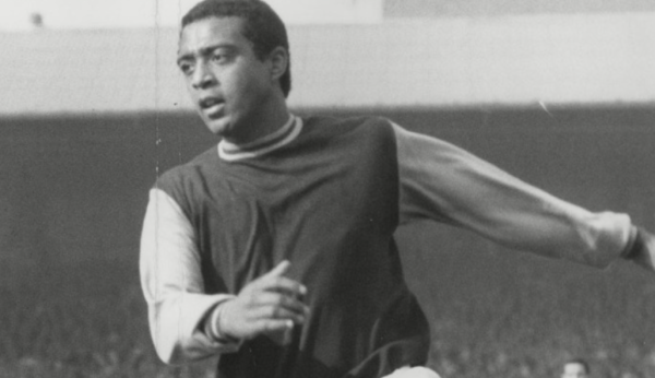 John Charles - Huyền Thoại Với Phong Cách Chơi Đầy Uy Lực